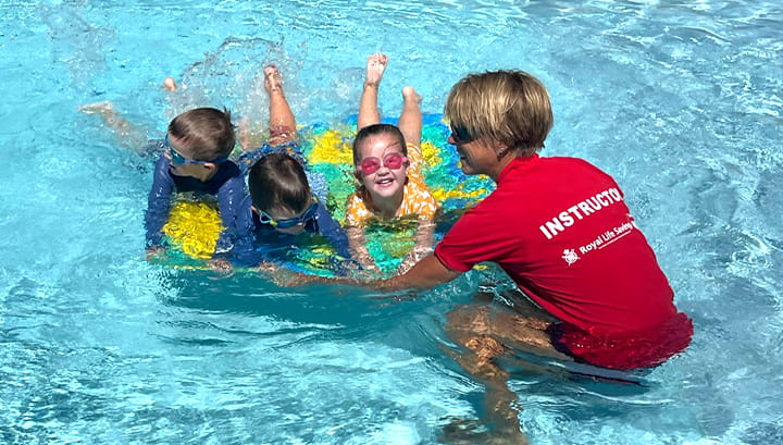 Swim instructor Nicole Durrant in the pool with Leonora children