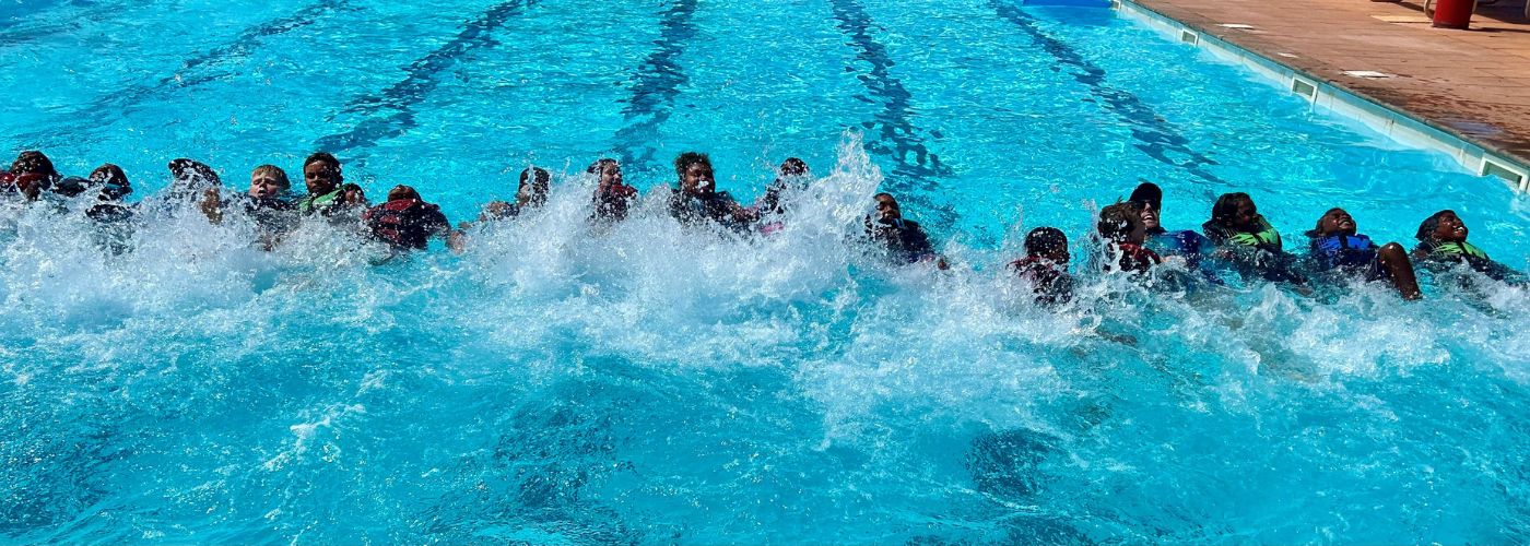 Wiluna students kicking in the pool