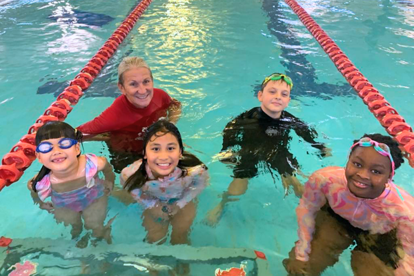 Karlgoorlie-T1-2025-Additional-3_2024_600x400.png Students and their instructor smile up at the camera from the pool