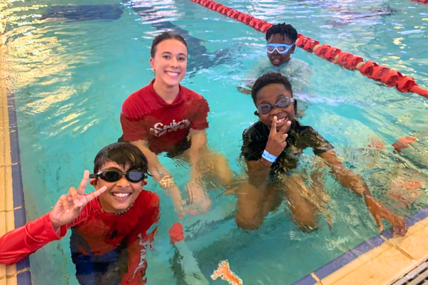 Karlgoorlie-T1-2025-Additional-4_2024_600x400.png Students and their instructor smile up at the camera from the pool