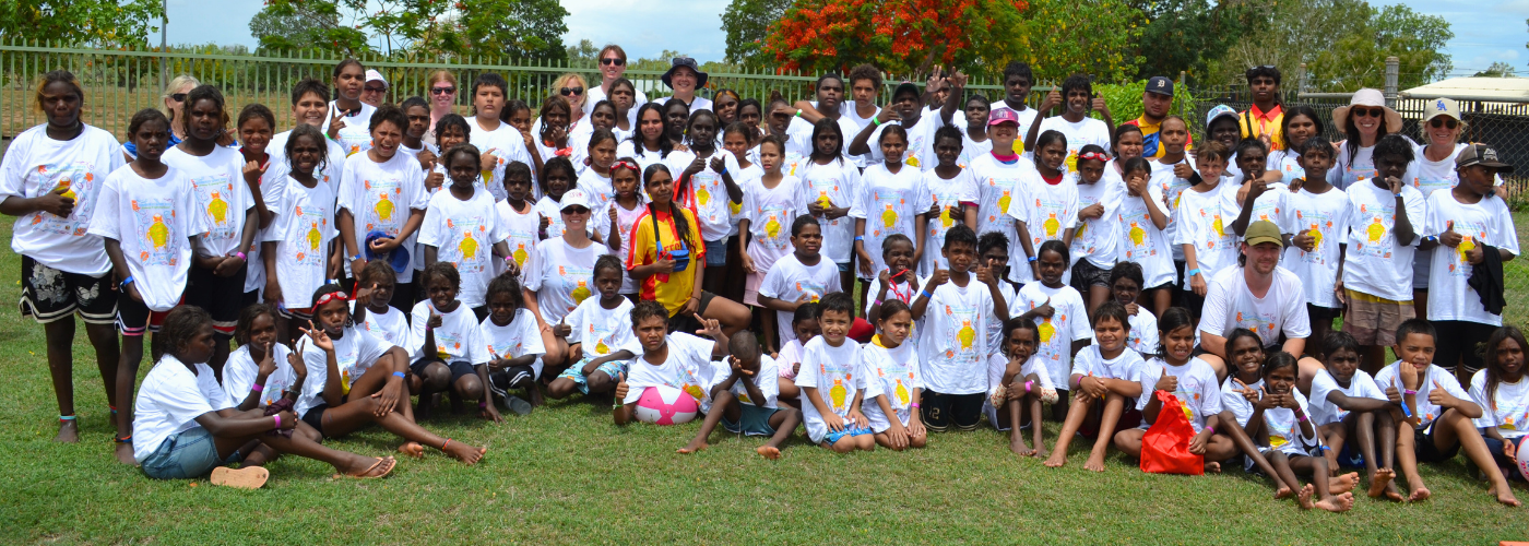 All of the 2025 Kimberley Spirit Carnival participants stand together in a group wearing their matching carnival shirts