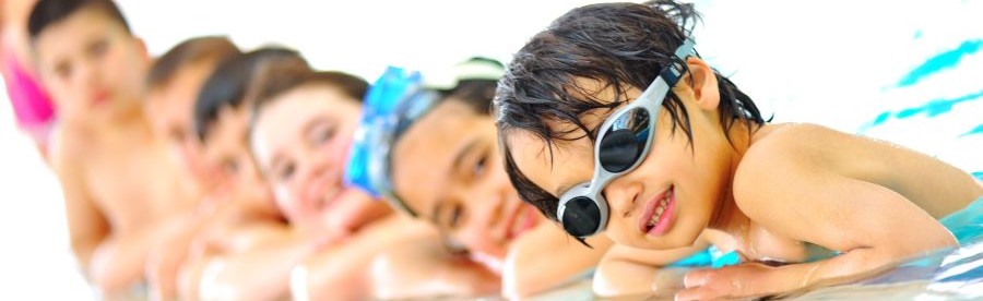 kids at a swimming lesson