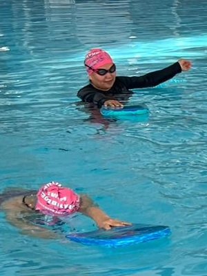 2 Busselton AMEP students during a swimming lesson at Geographe Leisure Centre