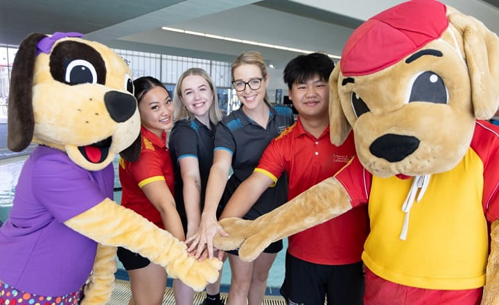 walter and wendy with aquatic centre team members